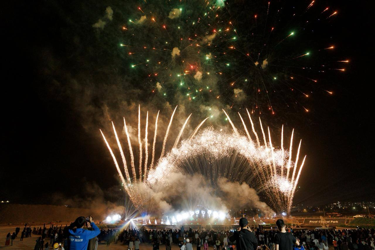 Royal Central Park собрал тысячи гостей на фестивале фейерверков в честь 148 летия Бишкека