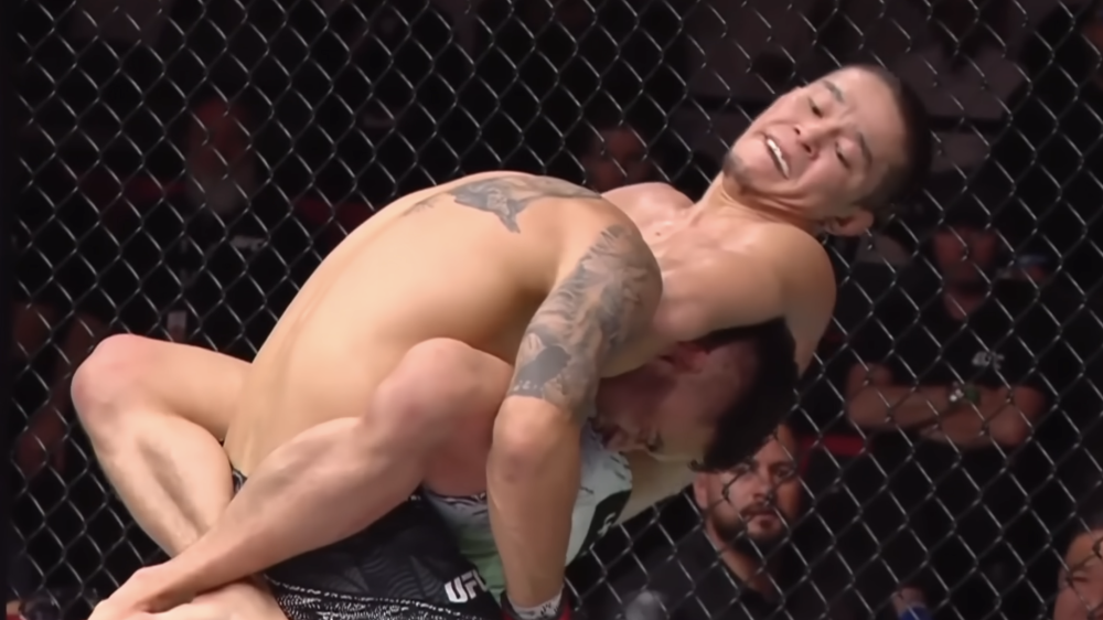 Тренер потроллил Асу Алмабаева на пресс-конференции UFC перед боем