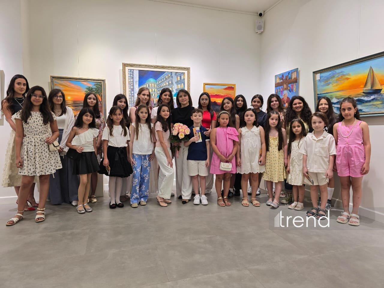 В Баку открылась красочная экспозиция Gulnar Art Studio под названием "Разные взгляды"