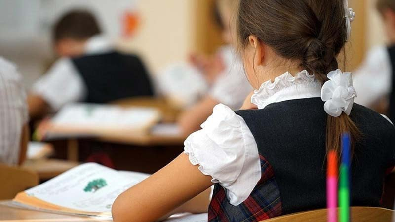 В школах Кыргызстана хотят вернуть шестидневную учебную неделю