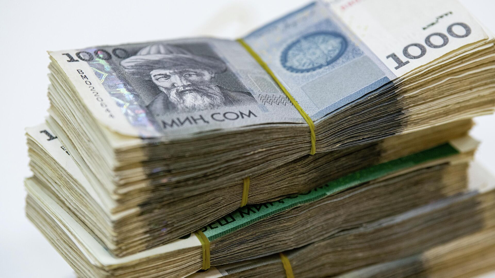 Средняя зарплата в Кыргызстане уже почти 52 тысячи сомов