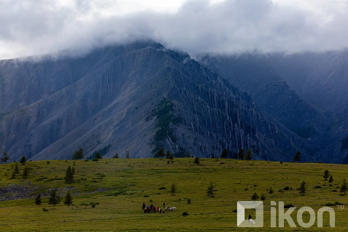 Өнөөдөр Алтай, Хангай, Хөвсгөлийн уулархаг нутгаар дуу цахилгаантай аадар бороо орно