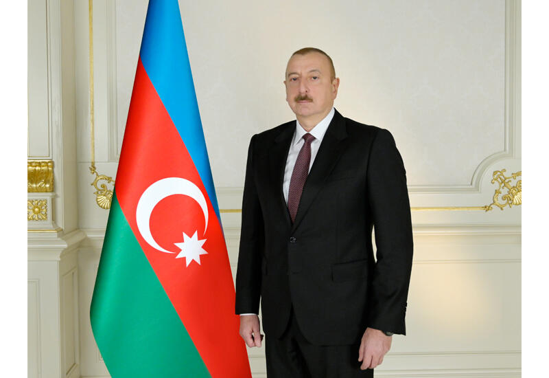 Президент Ильхам Алиев поздравил народного писателя Казахстана Олжаса Сулейменова