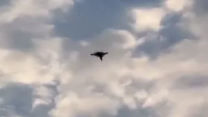 Жителей Атырау встревожил пролет военного самолета над городом
