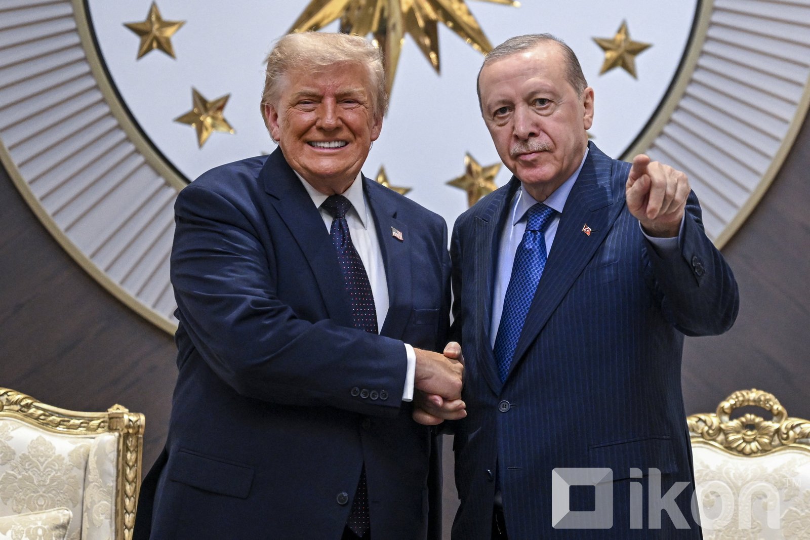 Трамп NATO-гийн чуулганд ирмэгцээ Гринландыг өгөхийг шаардаж, Европоос цэргээ татахаар сүрдүүлэв