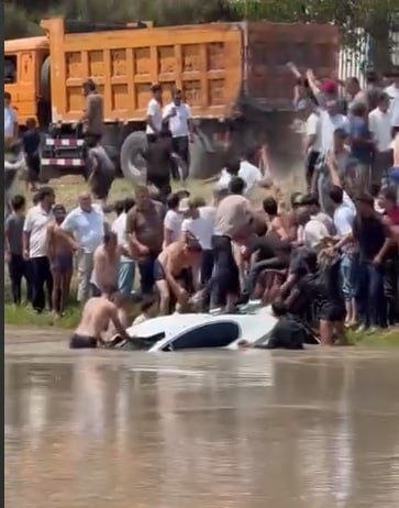Смертельное ДТП в Гиссаре: машина сорвалась с моста в канал, двое погибших
