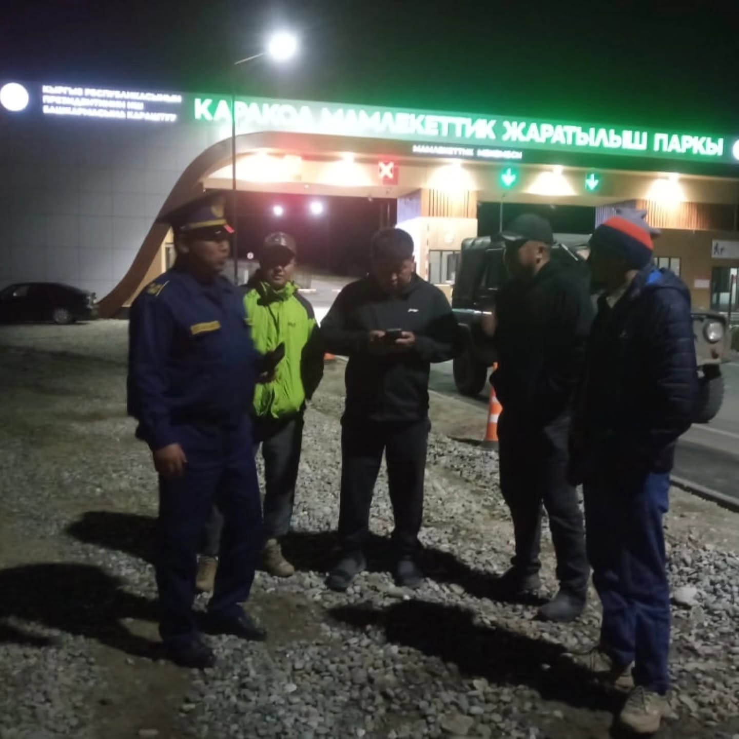 В Каракольском ущелье сошел оползень. 75 человек оказались отрезаны