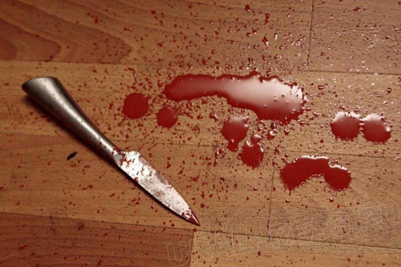 В Баткенской области, пока дети спали, муж зарезал жену, а потом повесился