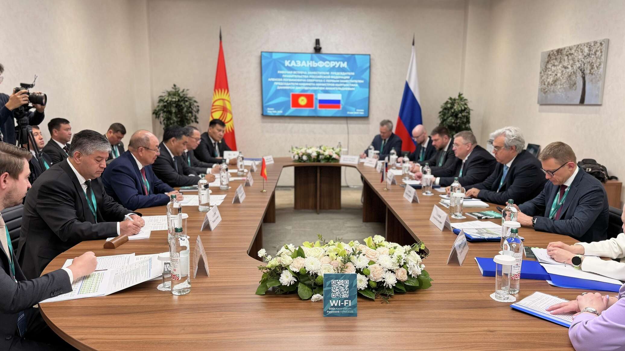 Амангельдиев встретился с Оверчуком на KazanForum 2026 — что обсудили