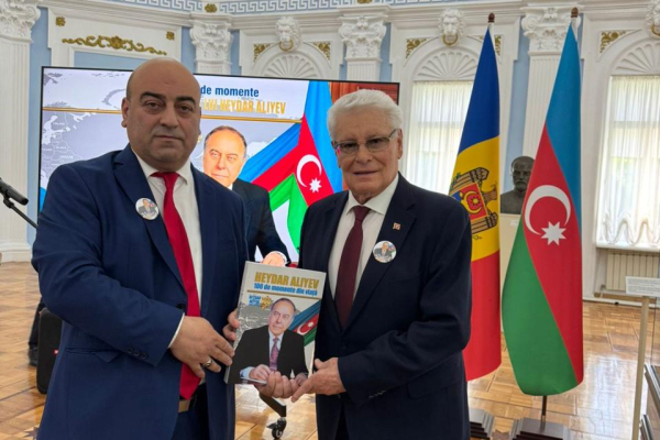 «100 мгновений жизни Гейдара Алиева» в Кишиневе