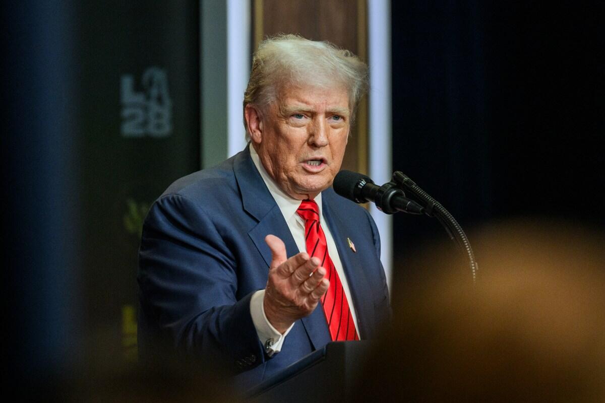 Трамп заявил, что Ормузский пролив полностью открыт