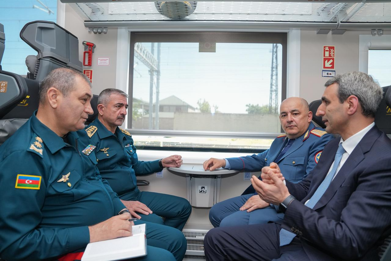 В поездах Баку-Тбилиси проверили организацию погранконтроля