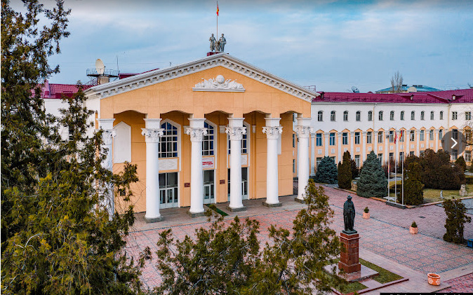 Учебный год в вузах и колледжах перенесли. Когда начнутся занятия