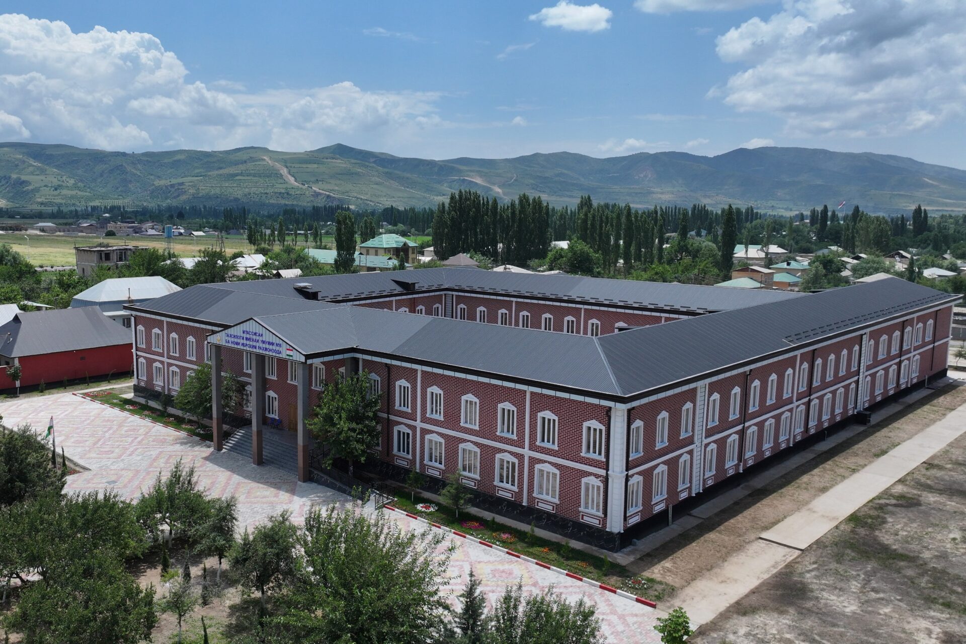 Эмомали Рахмон дистанционно открыл ряд социальных объектов в Ховалингском районе