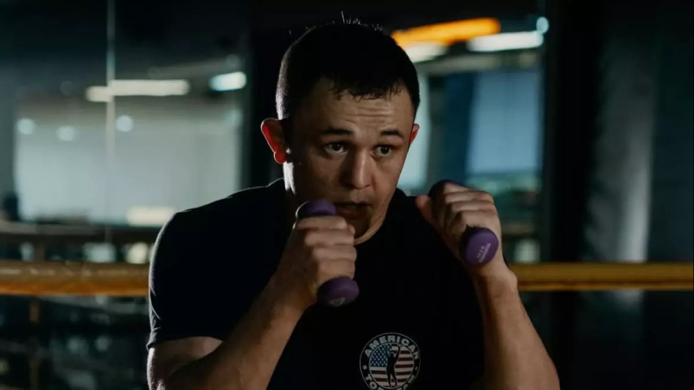Бекзат Алмахан проиграл бразильцу на турнире UFC в Баку