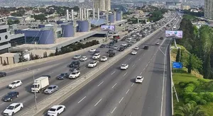 На ряде улиц и проспектов Баку затруднено движение транспорта