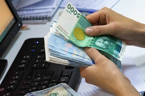 Средняя зарплата в Кыргызстане в январе-мае составила 51,8 тыс. сомов