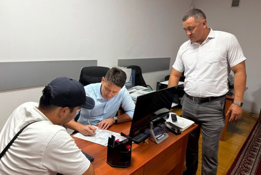 На Сон-Куле оштрафовали водителя за езду по пастбищам после видео в соцсетях