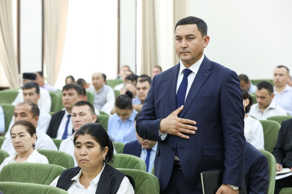 Агентство по борьбе с коррупцией наказало хокима за матерное совещание с фермерами
