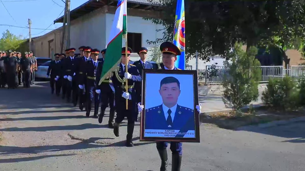 В Самаркандской области попрощались с погибшим спасателем МЧС