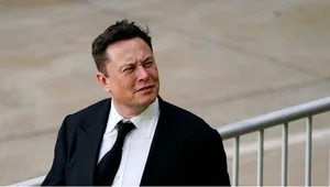 Илон Маск перестал быть триллионером из-за падения цен на акции SpaceX