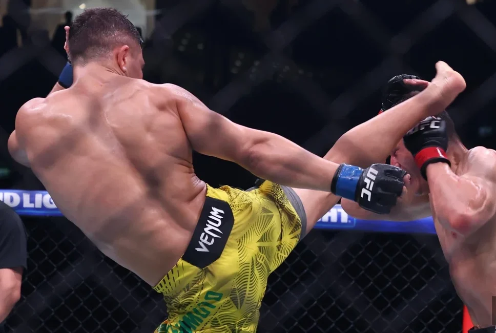Австралиец Каан Офли одержал досрочную победу на турнире UFC Fight Night в Баку