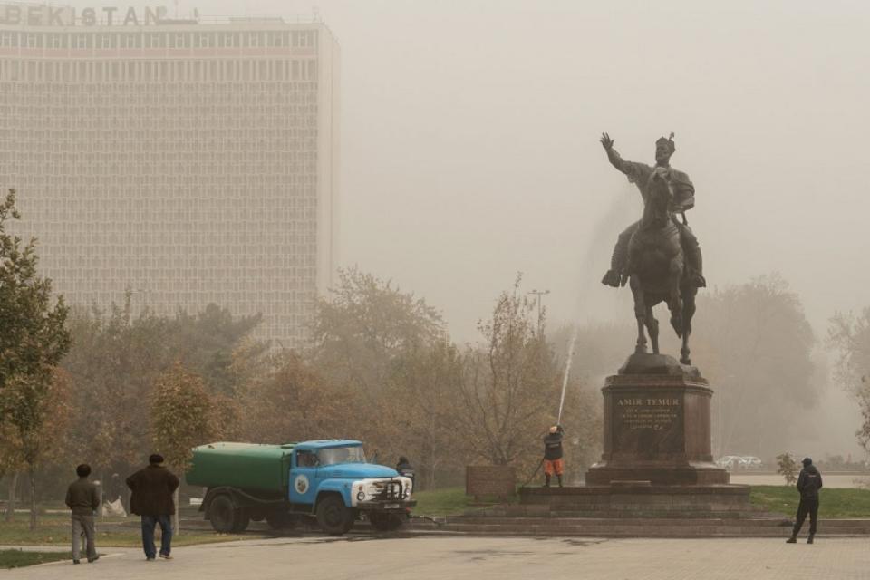 В Узбекистане ожидается сильный ветер с пылью