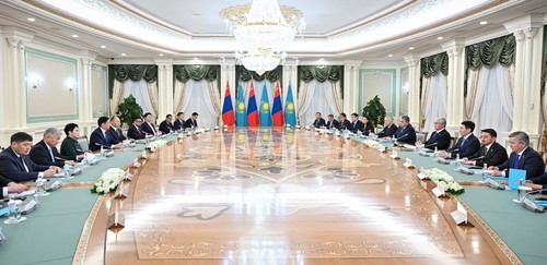 Казахстан, Монгол Улсын Ерөнхийлөгчид өргөтгөсөн бүрэлдэхүүнтэй хэлэлцээ хийлээ