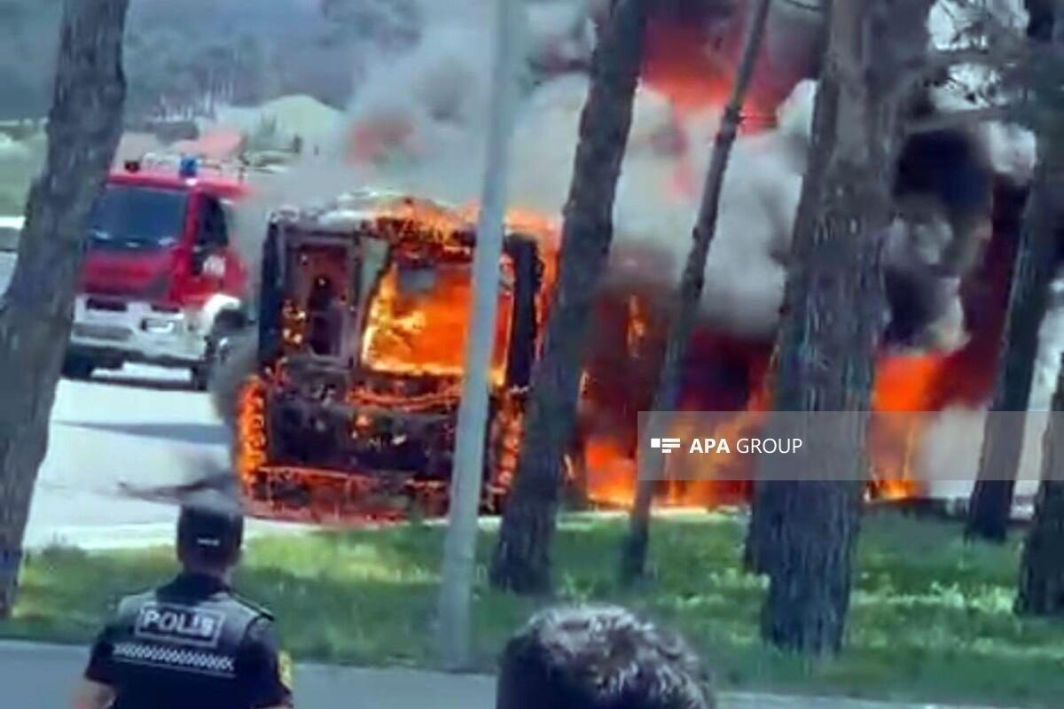 Вблизи бакинского автовокзала сгорел автобус