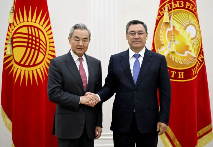 Sadyr Japarov meets with Chinese Foreign Minister Wang Yi
