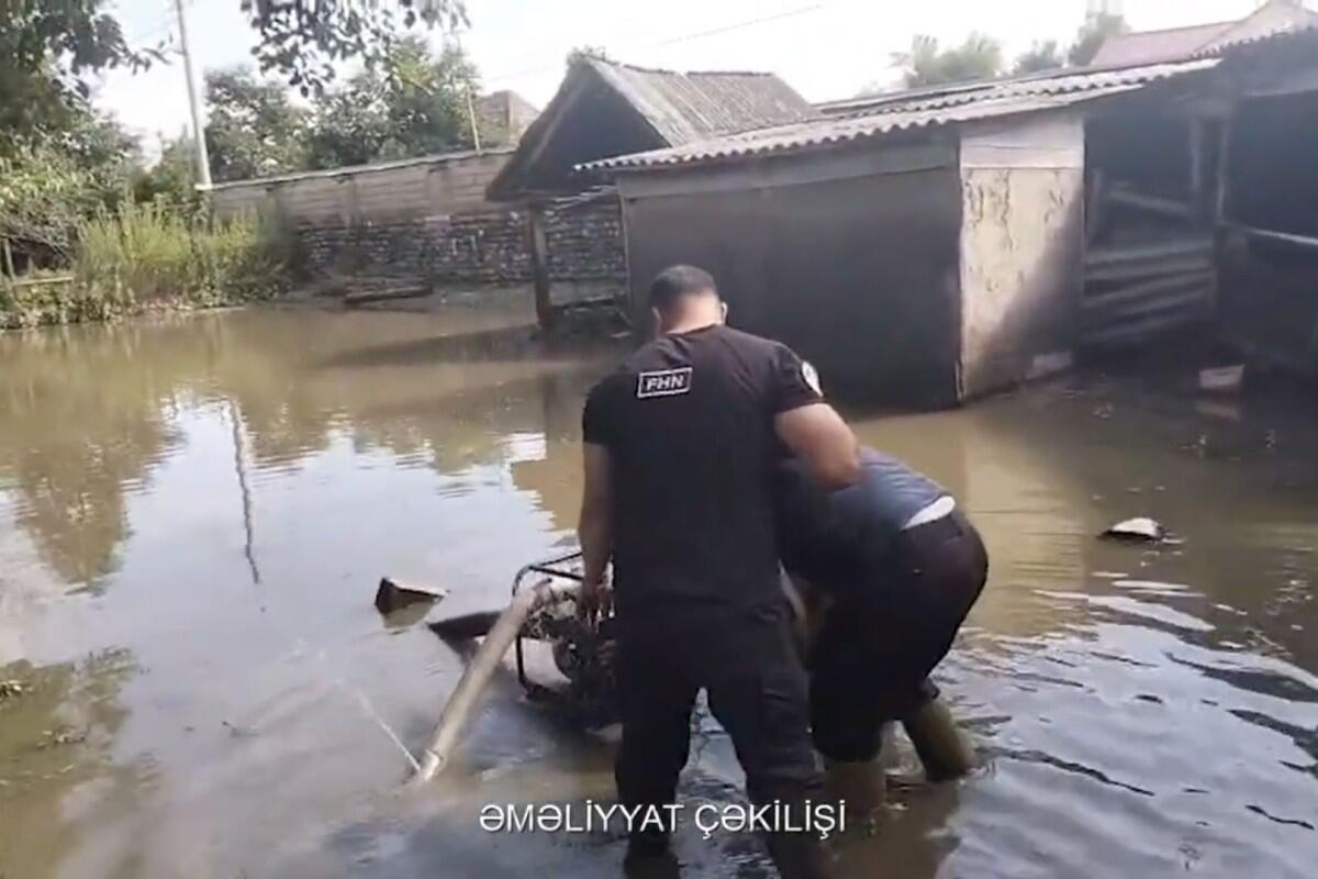 МЧС устраняет последствия ливней в районах Азербайджана