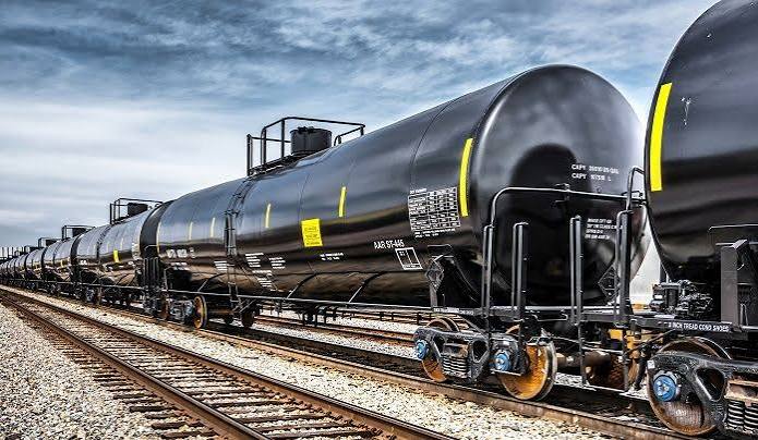 В Таджикистане выросли импорт нефтепродуктов и цены на топливо