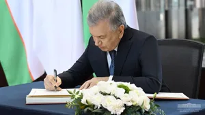 К 35-летию Независимости Узбекистана: президент наградил военнослужащих и правоохранителей